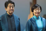 Премьер-министр Японии Синдзо Абэ с супругой Акиэ, 2014 год