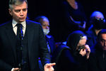 Руководитель Департамента культуры города Москвы Александр Кибовский на церемонии прощания с Арменом Джигарханяном в Москве, 17 ноября 2020 года
