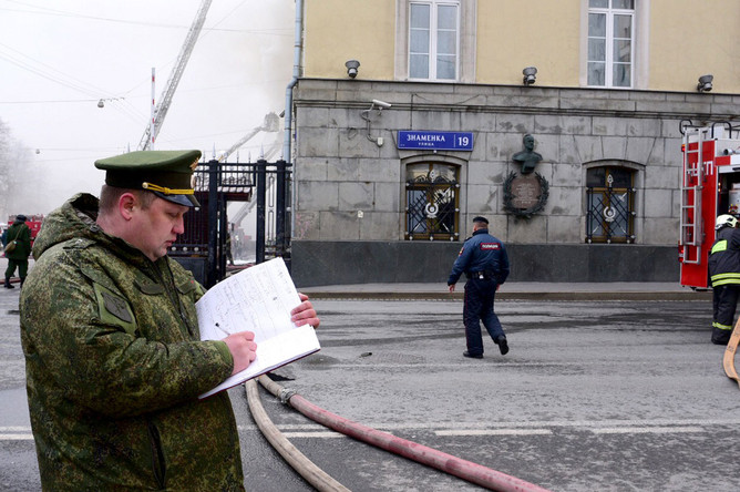 На месте тушения пожара в здании Министерства обороны России