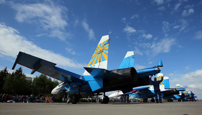 Многоцелевые истребители Су-27 пилотажной группы «Русские витязи» перед началом...
