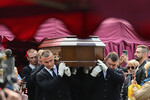 Похороны модельера Вячеслава Зайцева в подмосковном Щелково, 4 мая 2023 года