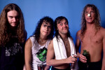 Басист Клифф Бёртон, гитарист Кирк Хэмметт, барабанщик Ларс Ульрих и Джеймс Хэтфилд, 1986 год
