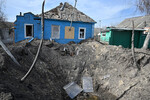 Воронка от снаряда в Судже, освобожденной российскими Вооруженными силами от подразделений ВСУ, 15 марта 2025 года