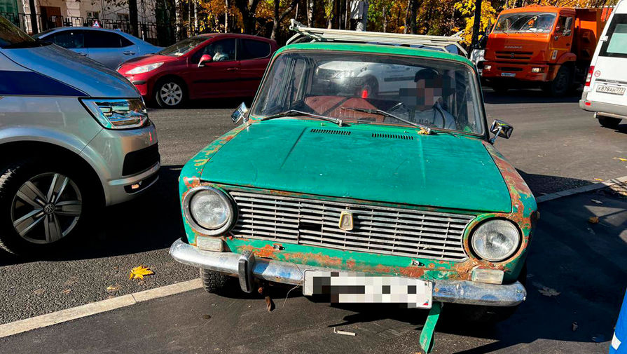 Водитель ВАЗ-2101 сбил трех студенток в Москве