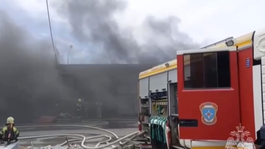 В Ростовской области ликвидировали открытое горение на складе
