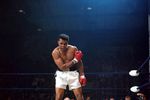 The phantom punch — спортивная фотография века (по версии Sports Illustrated). Во втором бое Али нокаутировал Сонни Листона 