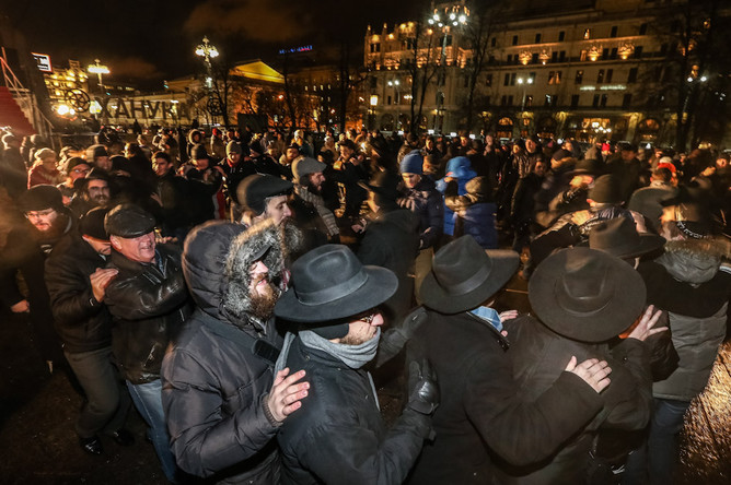 Во время празднования Хануки на площади Революции