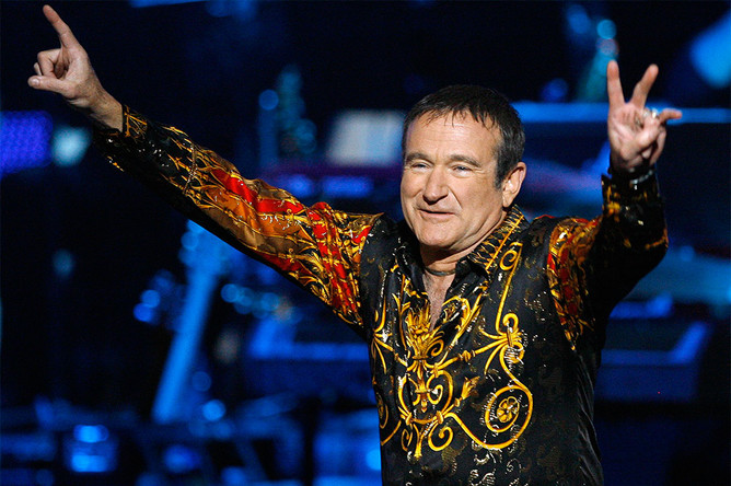 Робин Уильямс выступает на концерте Idol Gives Back в Калифорнии, 2006 год