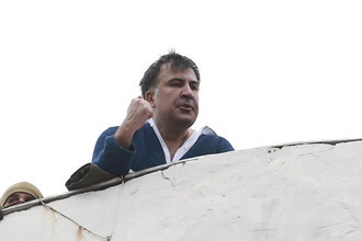 Михаил Саакашвили на крыше здания во время обысков в киевской квартире, 5 декабря 2017 года
