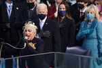 Певица Леди Гага поет гимн США на инаугурации Джо Байдена, 20 января 2021 года
