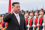 Лидер КНДР Ким Чен Ын в международном аэропорту Кневичи во Владивостоке, 16 сентября 2023 года