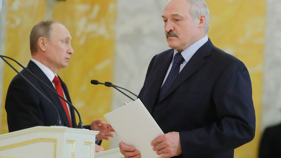 Президент России Владимир Путин и президент Белоруссии Александр Лукашенко после встречи в Санкт-Петербурге, 3 апреля 2017 года