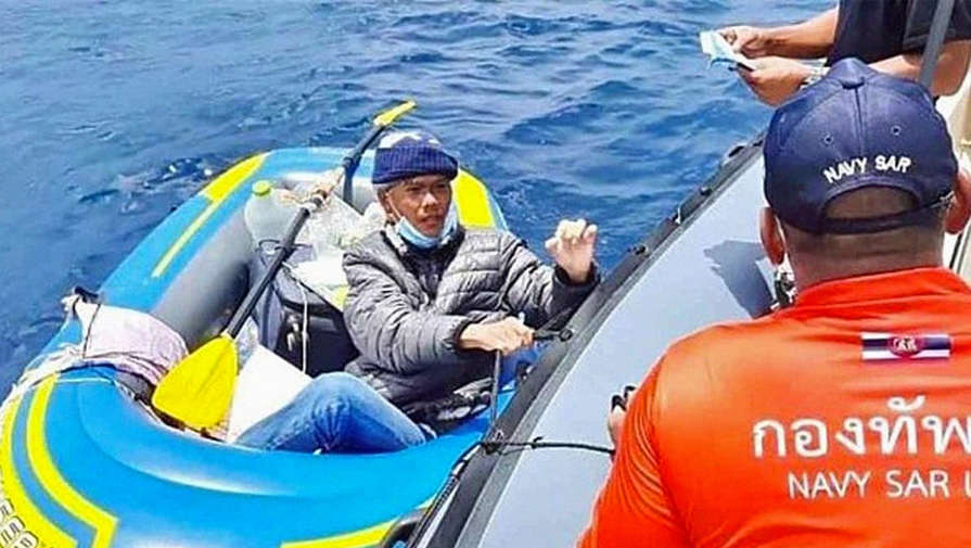 Вьетнамец пытался доплыть до Индии на надувной лодке, чтобы найти жену