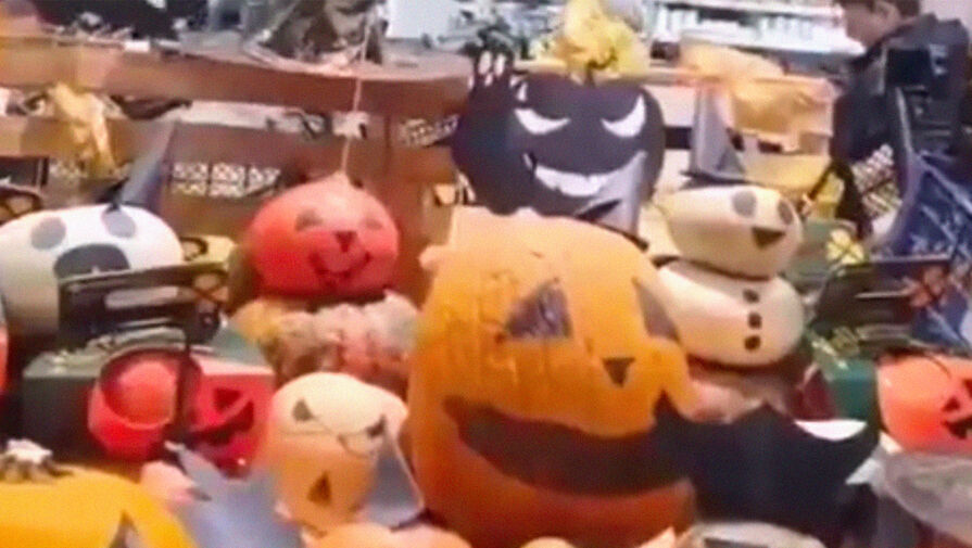 Петербурженка потребовала убрать украшения к Хэллоуину из-за оскорбления чувств верующих