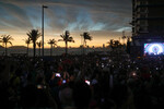 Жители Масатлана наблюдают солнечное затмение, Мексика, 8 апреля 2024 года