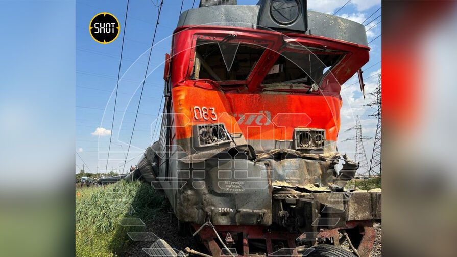 Появились кадры покореженого локомотива после аварии с КамАЗом под Волгоградом