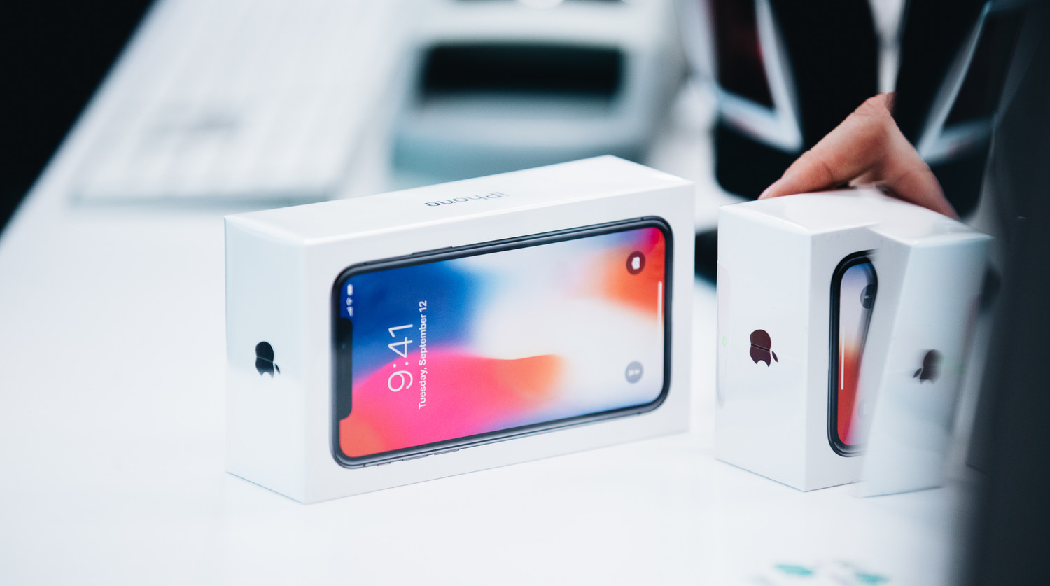 В России начались продажи iPhone X - Газета.Ru