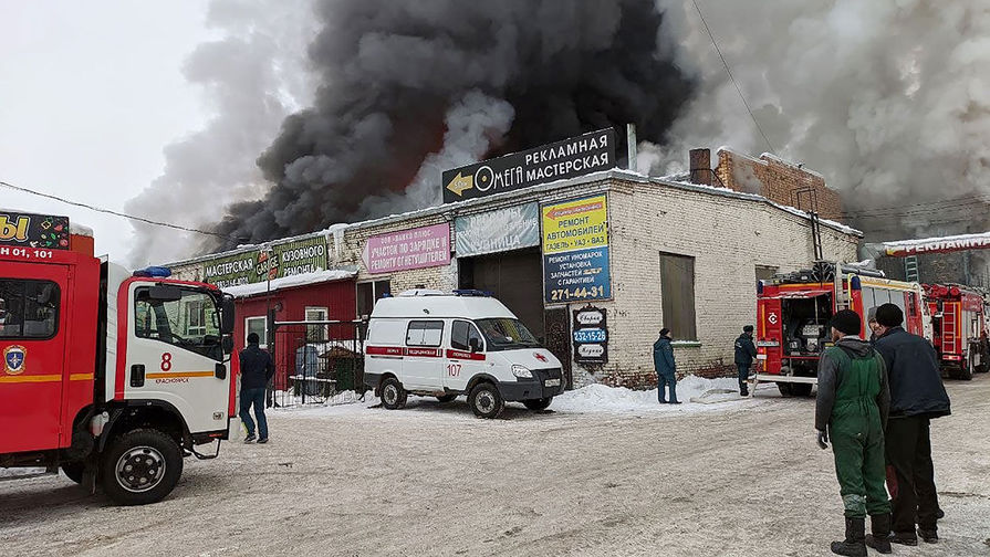 Пожар на&nbsp;складе автозапчастей в&nbsp;Красноярске, 3 февраля 2021 года
