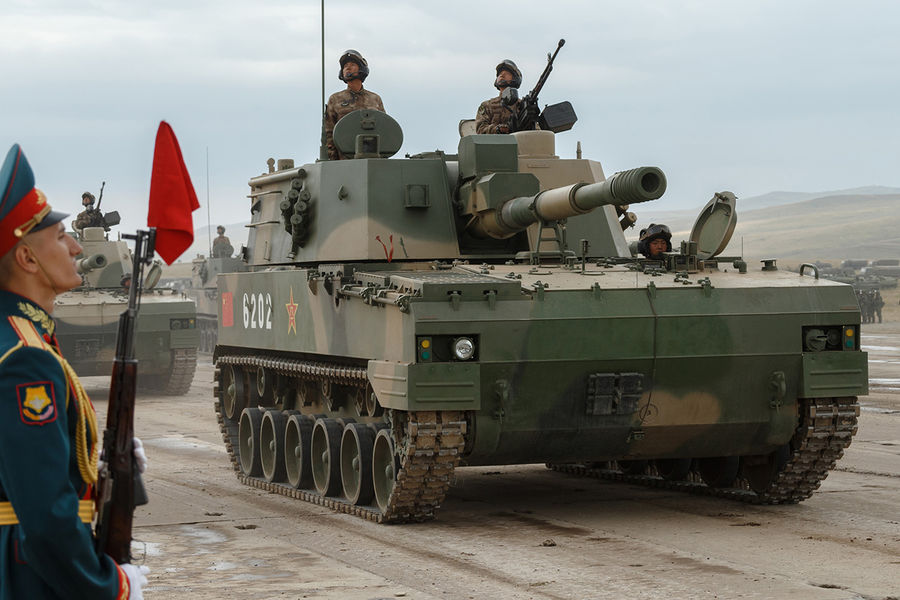 Самоходная артиллерийская установка (САУ) PLZ-07 армии КНР на забайкальском полигоне «Цугол» во время российско-китайских учений