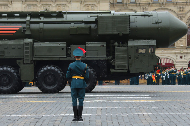 Подвижный грунтовый ракетный комплекс (ПГРК) «Ярс» с РС-24 на военном параде на Красной площади, посвященном 72-й годовщине победы в Великой Отечественной войне