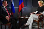 Президент России Владимир Путин и телеведущая NBC News Мегин Келли во время интервью, 2017 год