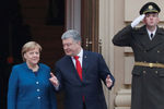 Канцлер ФРГ Ангела Меркель и президент Украины Петр Порошенко во время встречи в Киеве, 1 ноября 2018 года
