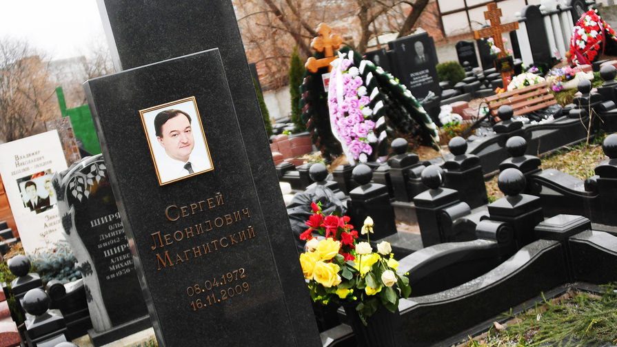 Могила бывшего аудитора фонда Hermitage Capital Сергея Магнитского на Преображенском кладбище в Москве, 20 ноября 2018 года