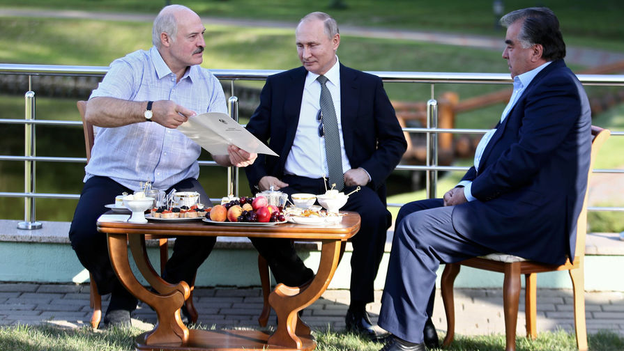 Путин и Лукашенко встретились неформально