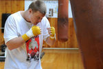 Боксер Александр Поветкин во время открытой тренировки на спортивной базе «Чехов» в Чеховском районе Московской области, 2012 год 