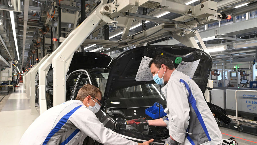 Мантуров рассказал о реализации сделки по продаже завода Volkswagen Авилону