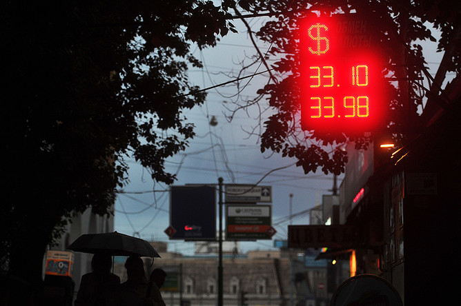 По итогам утренней сессии торгов 21 января рубль ослабел