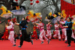 Народные танцы во время празднования Нового года в Пекине