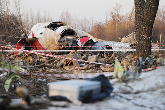 Обломки самолета Ту-154, упавшего в районе Смоленска