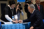 Президент Казахстана Нурсултан Назарбаев на внеочередных президентских выборах
