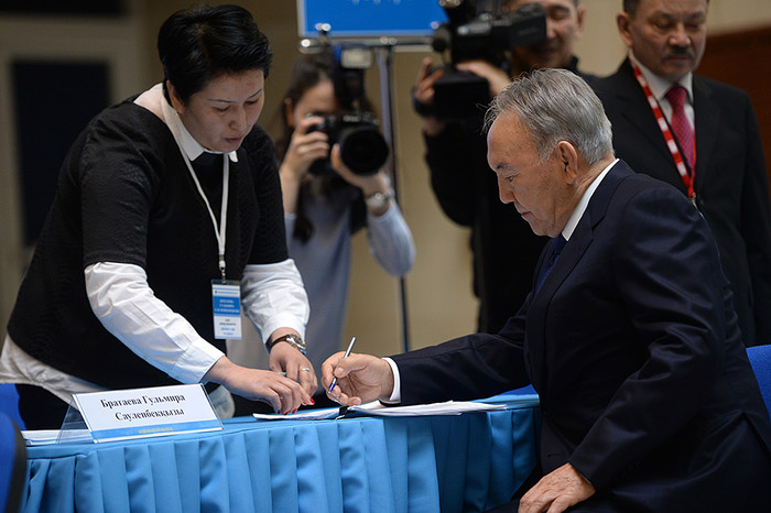 Президент Казахстана Нурсултан Назарбаев на&nbsp;внеочередных президентских выборах