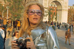 Актриса Урсула Андресс на Вашингтон-сквер в Нью-Йорке, 1970 год