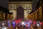 Ситуация на месте нападения на полицейских в центре Парижа