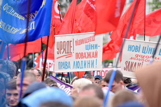 Участники первомайской демонстрации в Киеве, 1 мая 2017 года