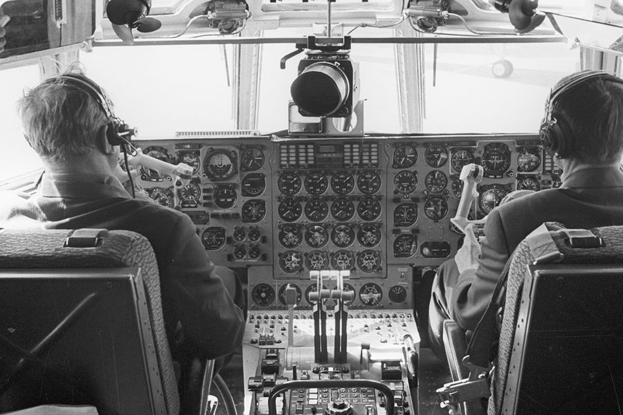 В&nbsp;кабине пилота транспортно-грузового самолета Ил-76, 1971 год