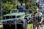 Военнослужащий литовской армии патрулирует вблизи места проведения саммита НАТО в Вильнюсе, 10 июля 2023 года