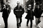 Гитарист Кирк Хэмметт, Джеймс Хэтфилд, барабанщик Ларс Ульрих и Роберт Трухильо в Нью-Йорке, 2003 год
