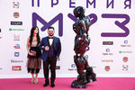 Шоумен Михаил Галустян с супругой Викторией перед церемонией вручения XVII ежегодной национальной телевизионной премии в области популярной музыки «МУЗ-ТВ 2019»