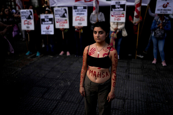 Протесты в&nbsp;знак солидарности с&nbsp;женщинами Ирана в&nbsp;Буэнос-Айресе, Аргентина, 27&nbsp;сентября 2022&nbsp;года