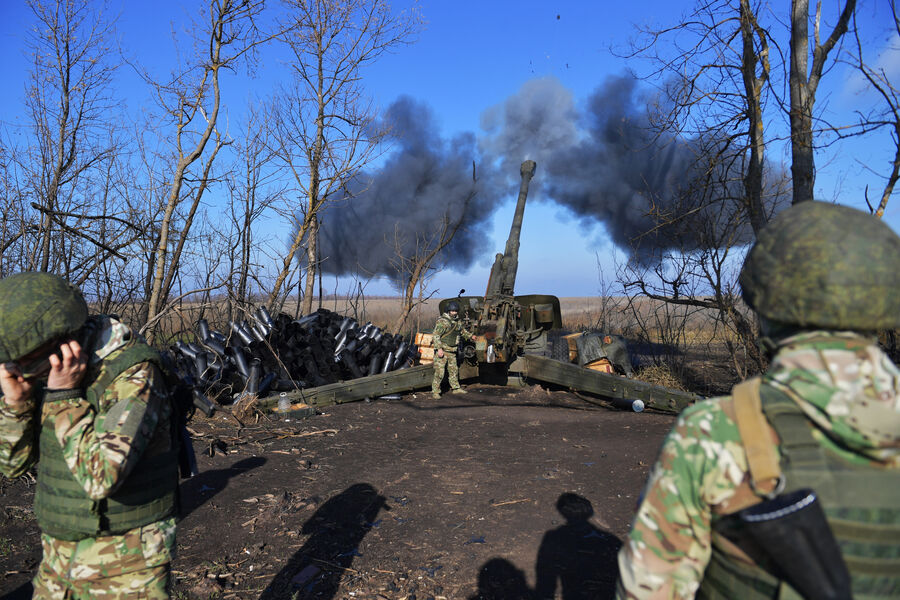 Артиллеристы ВС РФ ведут огонь из 152-мм гаубицы «Мста-Б» на Запорожском направлении специальной военной операции