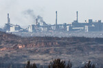 Вид на Авдеевку с окраин Донецка, февраль 2024 года