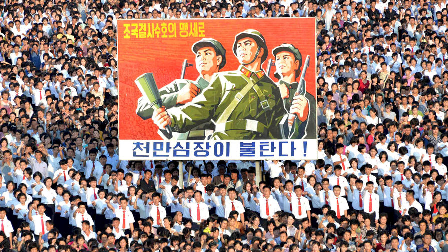 Митинг на площади Ким Ир Сена в Пхеньяне. Фотография опубликована агентством ЦТАК 10 августа 2017 года