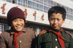 Школьники на одной из улиц китайского города Хэйхэ, 1989 год