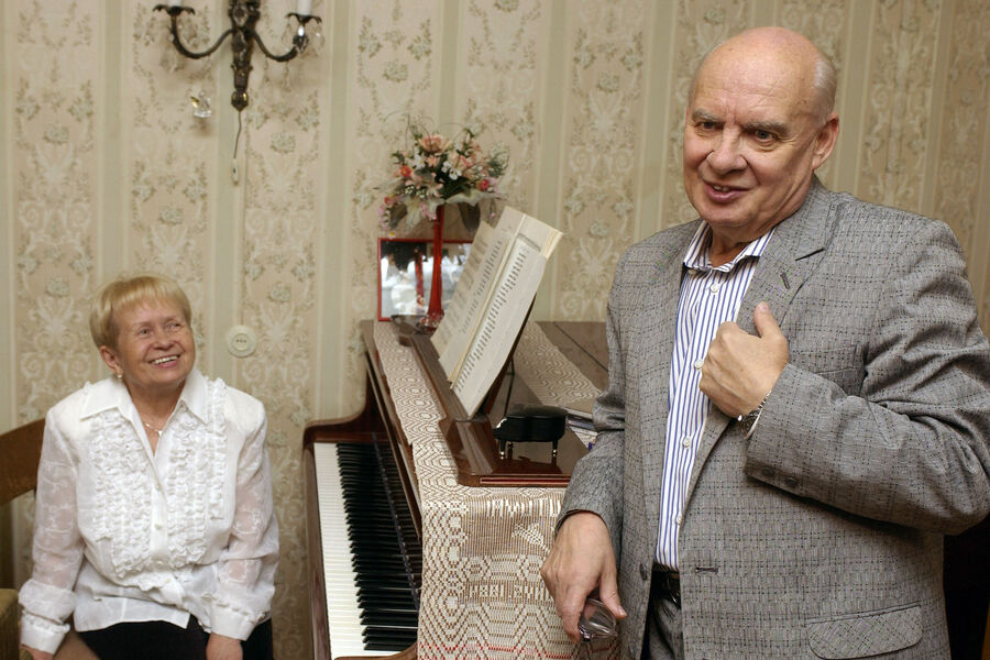 Александра Пахмутова и Николай Добронравов, 2004&nbsp;год