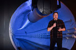 Американский миллиардер и предприниматель Илон Маск открыл первый скоростной подземный туннель под городом Хортон в округе Лос-Анджелес
