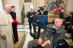 Папа Римский Франциск и Стивен Хокинг во время встречи в Ватикане, 2016 год 